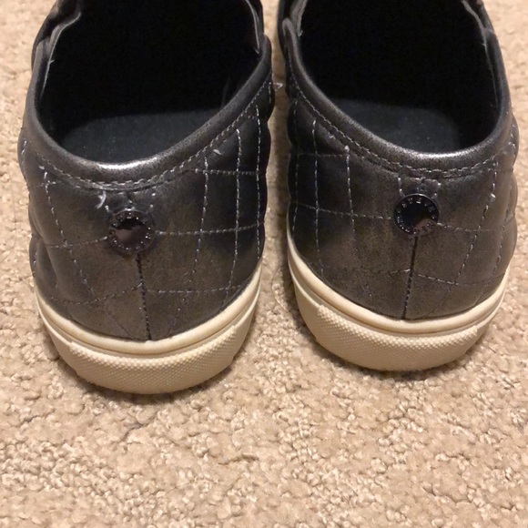 Steve Madden shiny slip on - Picture 3 of 3